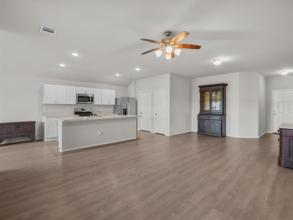 638 W Fairway Lake Dr, Alvin, Texas image 7