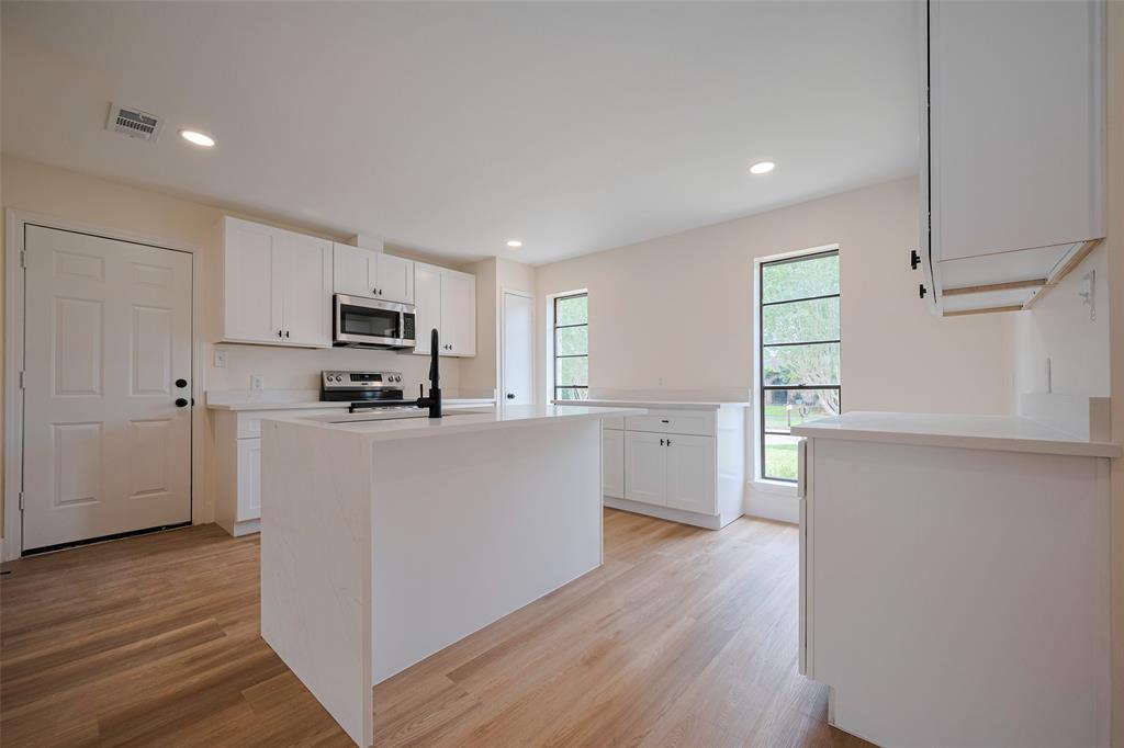 839 Voyager Drive, Houston, Texas image 8