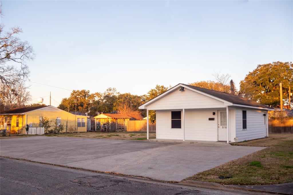 818 Milam Street, Liberty, Texas image 4