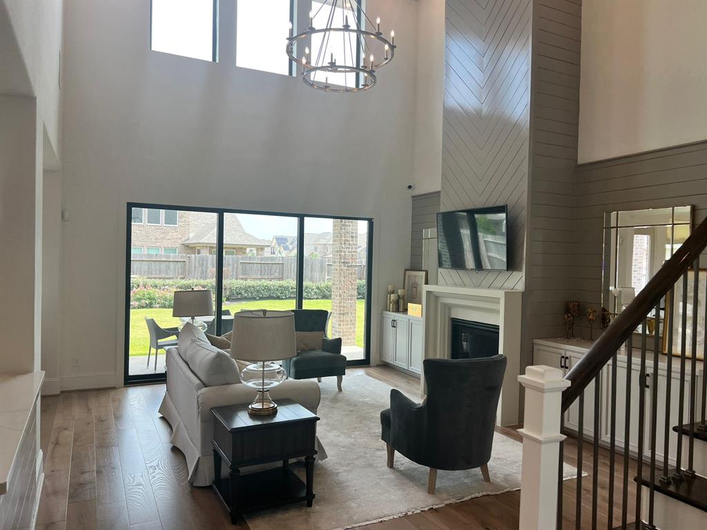 4411 Falcon Lake Drive