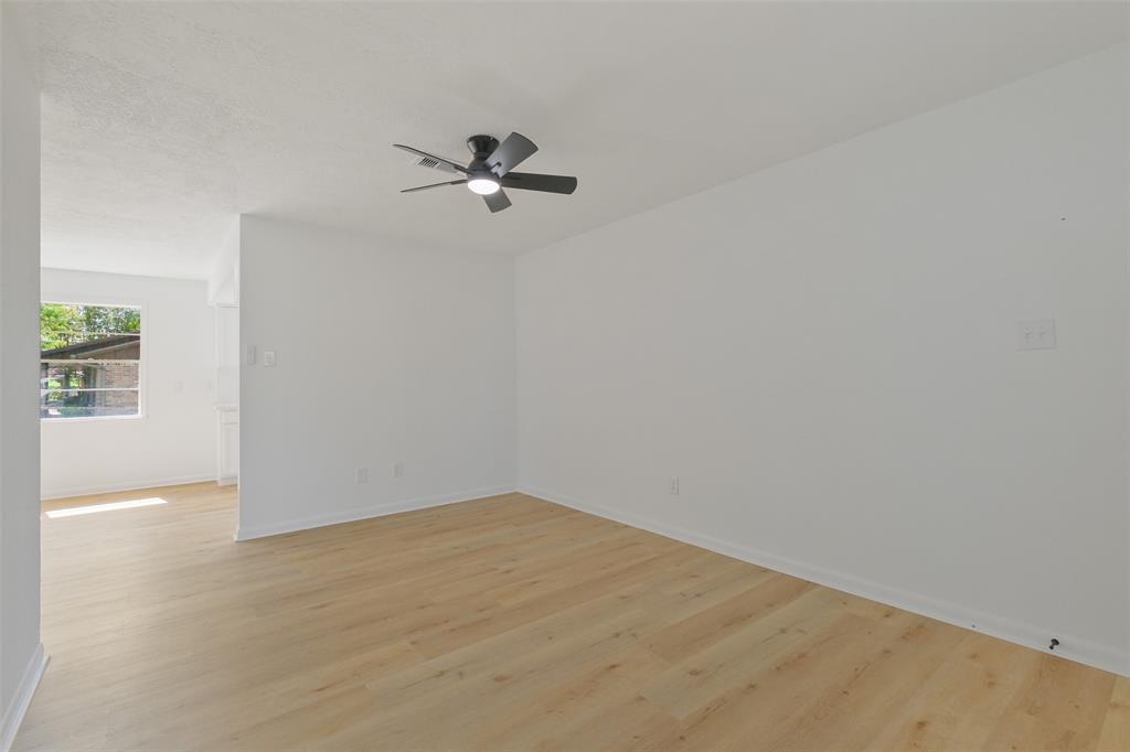 221 N Baron Street, Bellville, Texas image 13