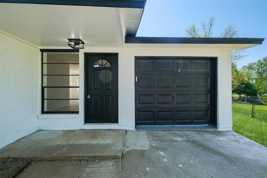 221 N Baron Street, Bellville, Texas image 4