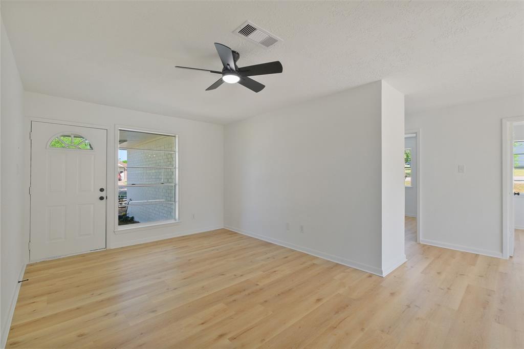 221 N Baron Street, Bellville, Texas image 11