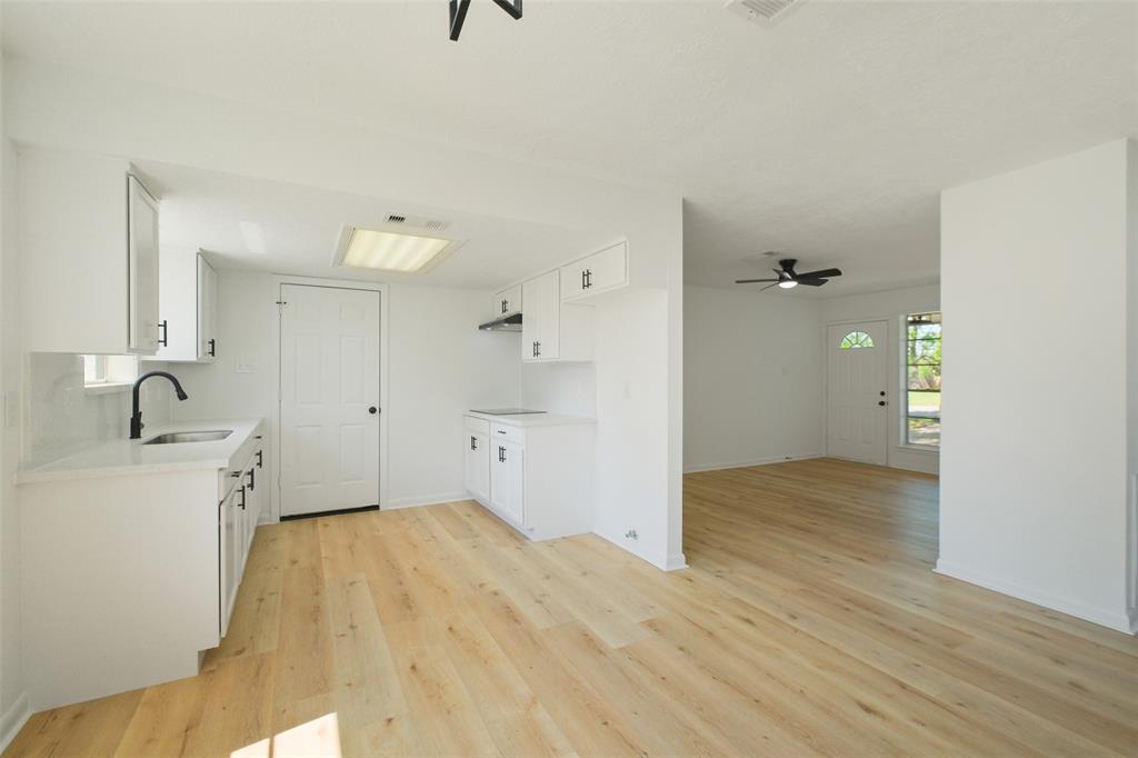 221 N Baron Street, Bellville, Texas image 6