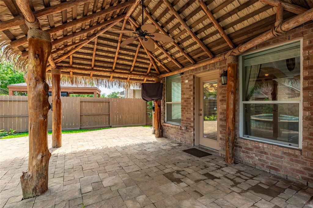 2088 Falling Forest Ln, League City, Texas image 10