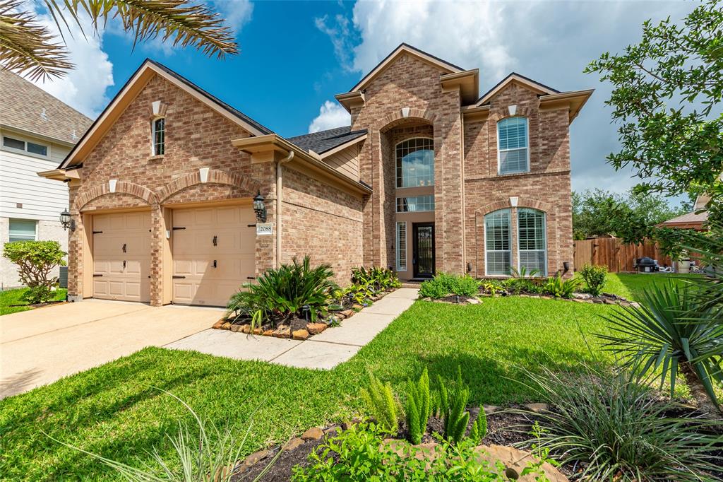 2088 Falling Forest Ln, League City, Texas image 1