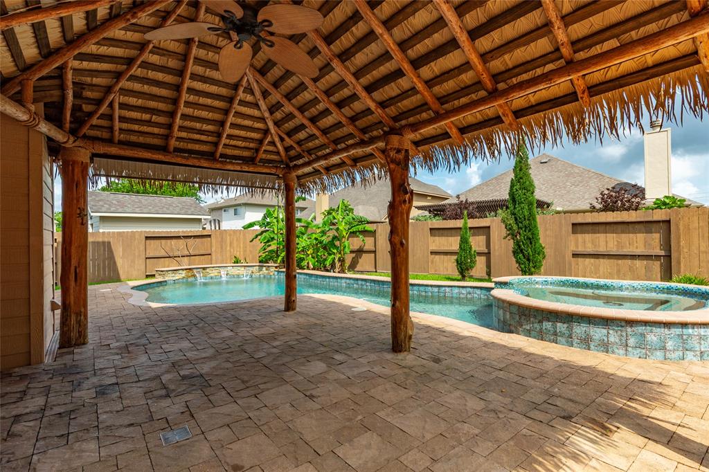 2088 Falling Forest Ln, League City, Texas image 6