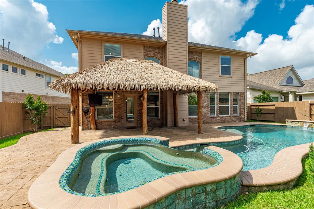 2088 Falling Forest Ln, League City, Texas image 2