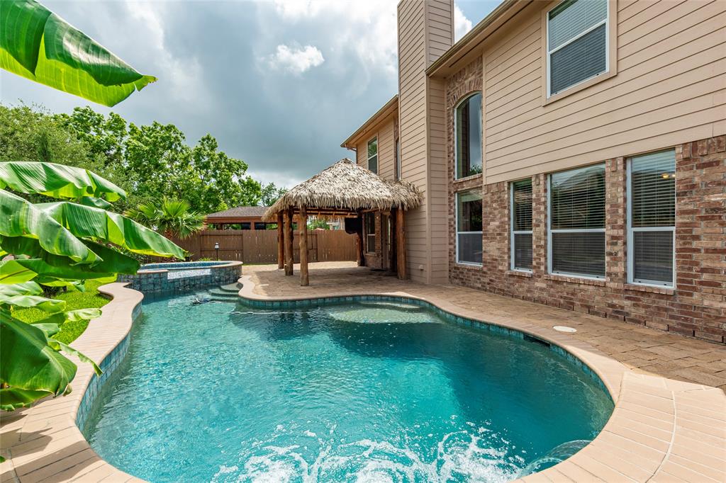 2088 Falling Forest Ln, League City, Texas image 4