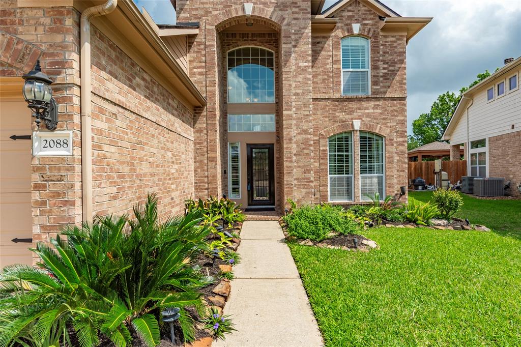 2088 Falling Forest Ln, League City, Texas image 3