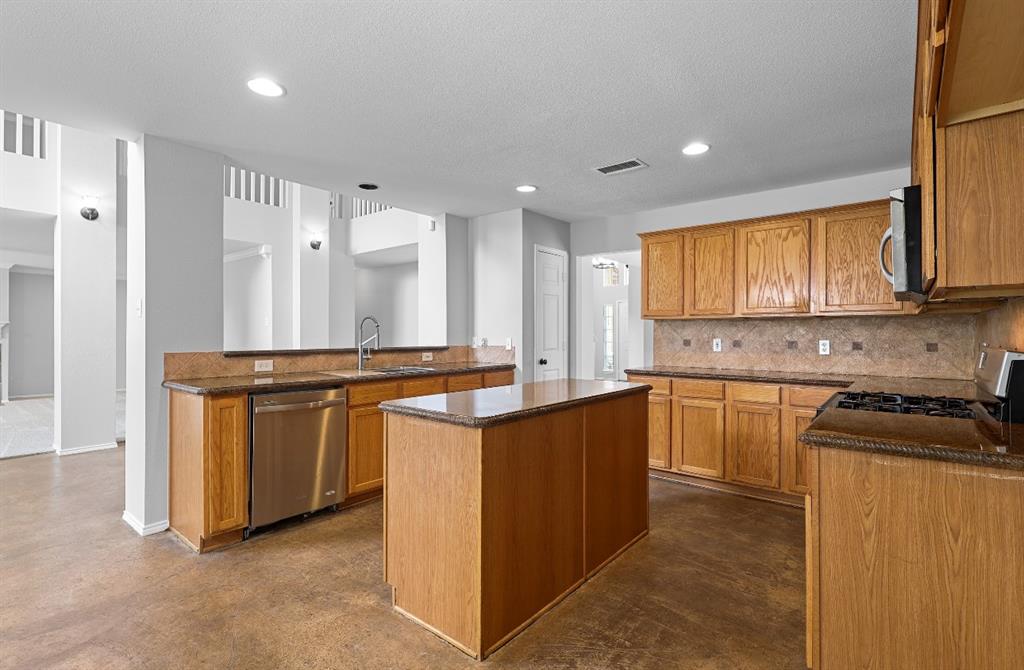 18222 Winding Timbers Lane, Humble, Texas image 8
