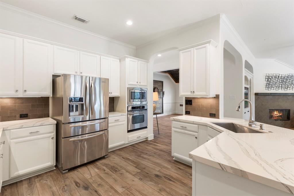 6919 Lake Cove Point Lane, Spring, Texas image 13