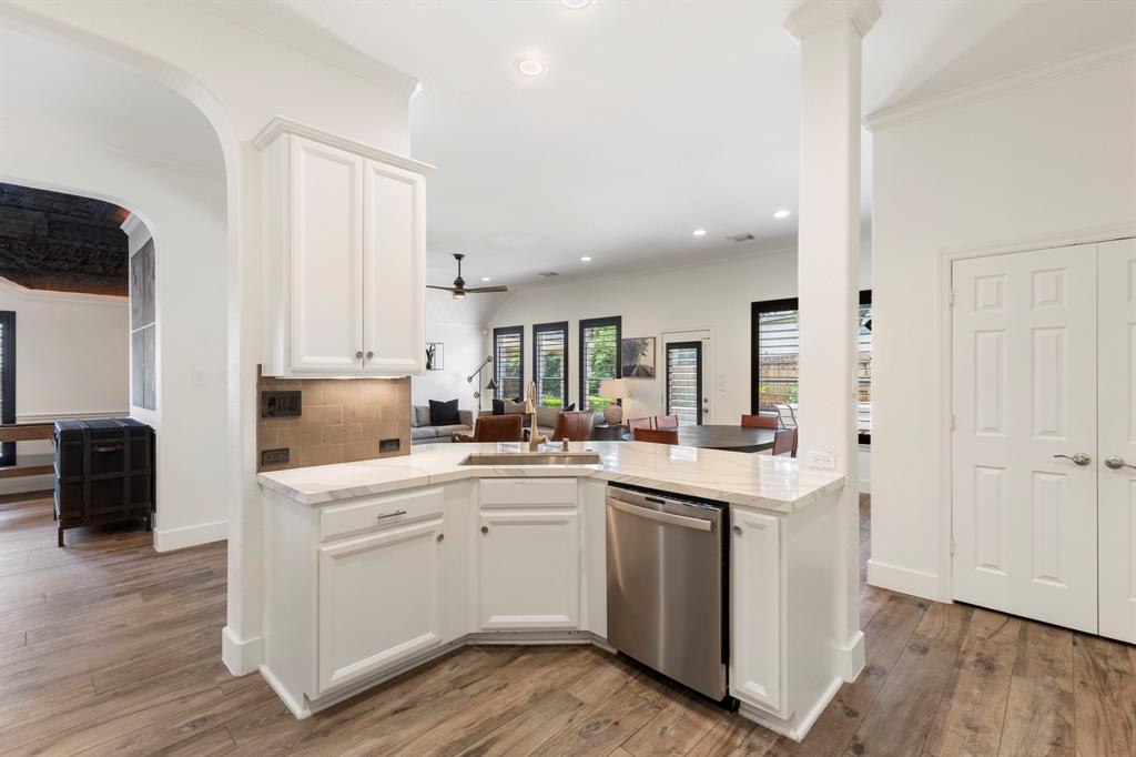 6919 Lake Cove Point Lane, Spring, Texas image 14