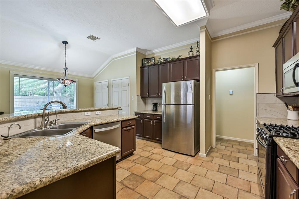 13814 Aspen Knoll Court, Houston, Texas image 6