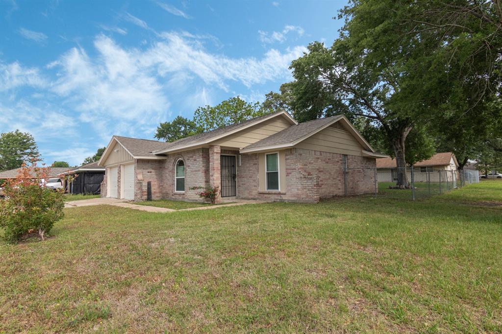 4206 Oak Shadows Drive, Houston, Texas image 3