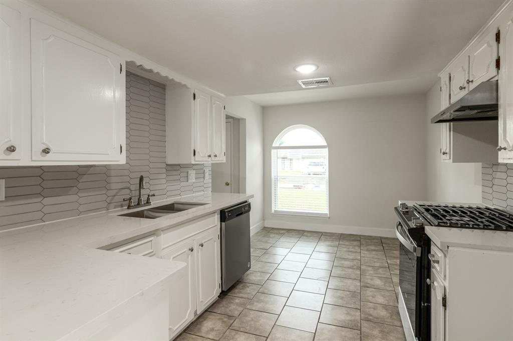 4206 Oak Shadows Drive, Houston, Texas image 8