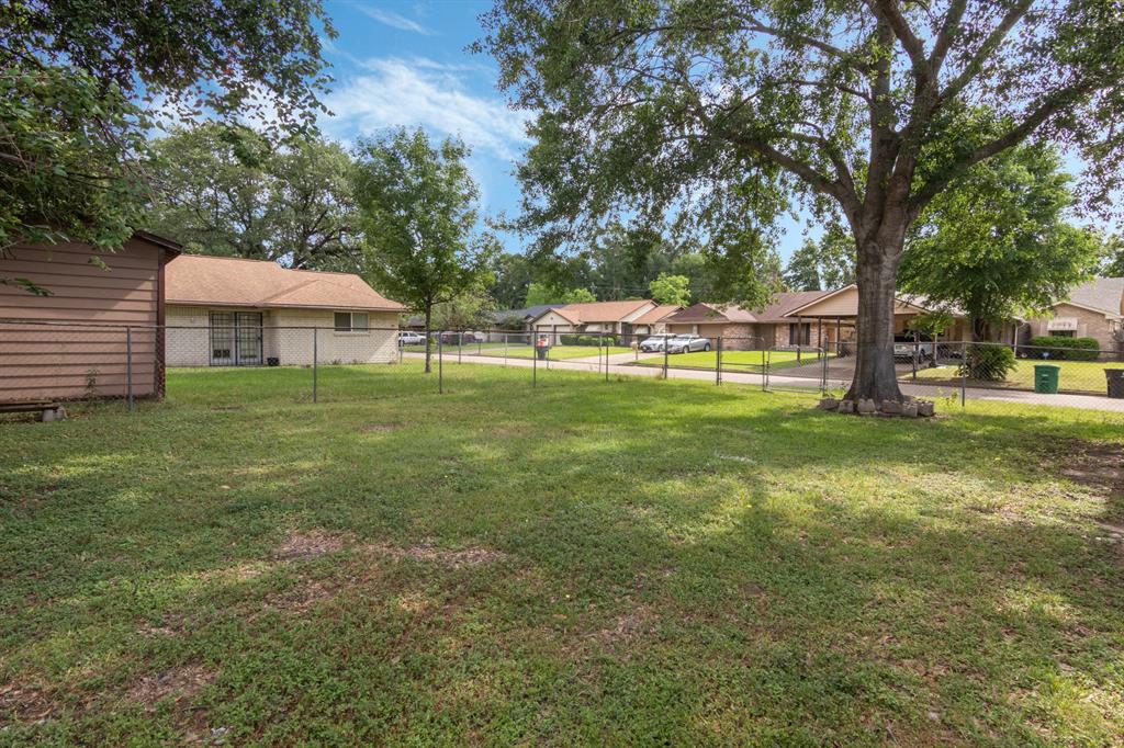 4206 Oak Shadows Drive, Houston, Texas image 5