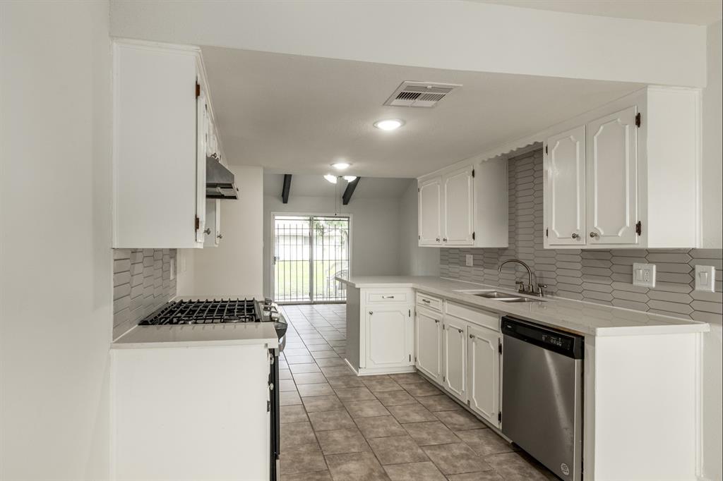 4206 Oak Shadows Drive, Houston, Texas image 6