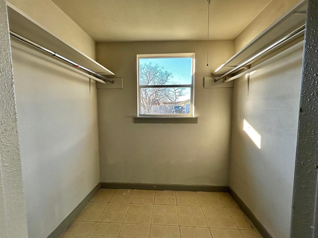 1943 N Avenue H, Freeport, Texas image 15