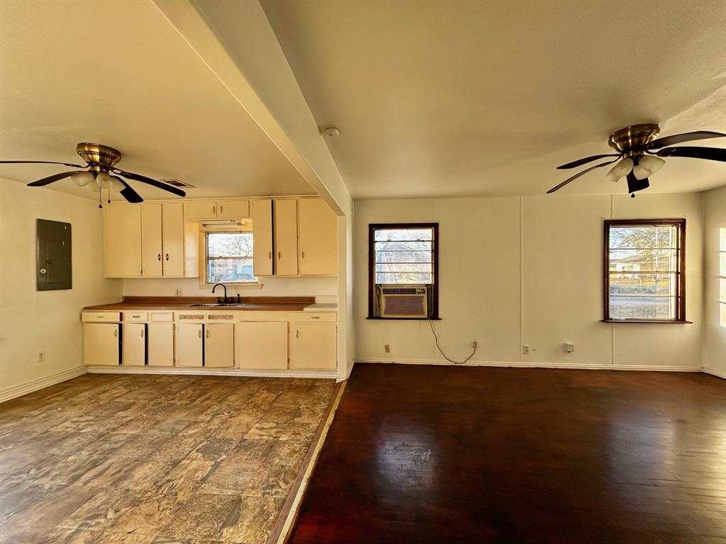 1943 N Avenue H, Freeport, Texas image 9