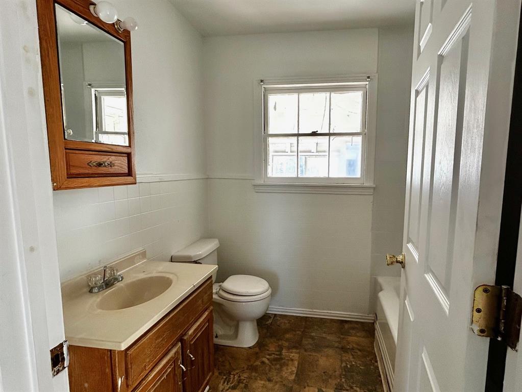 1943 N Avenue H, Freeport, Texas image 10