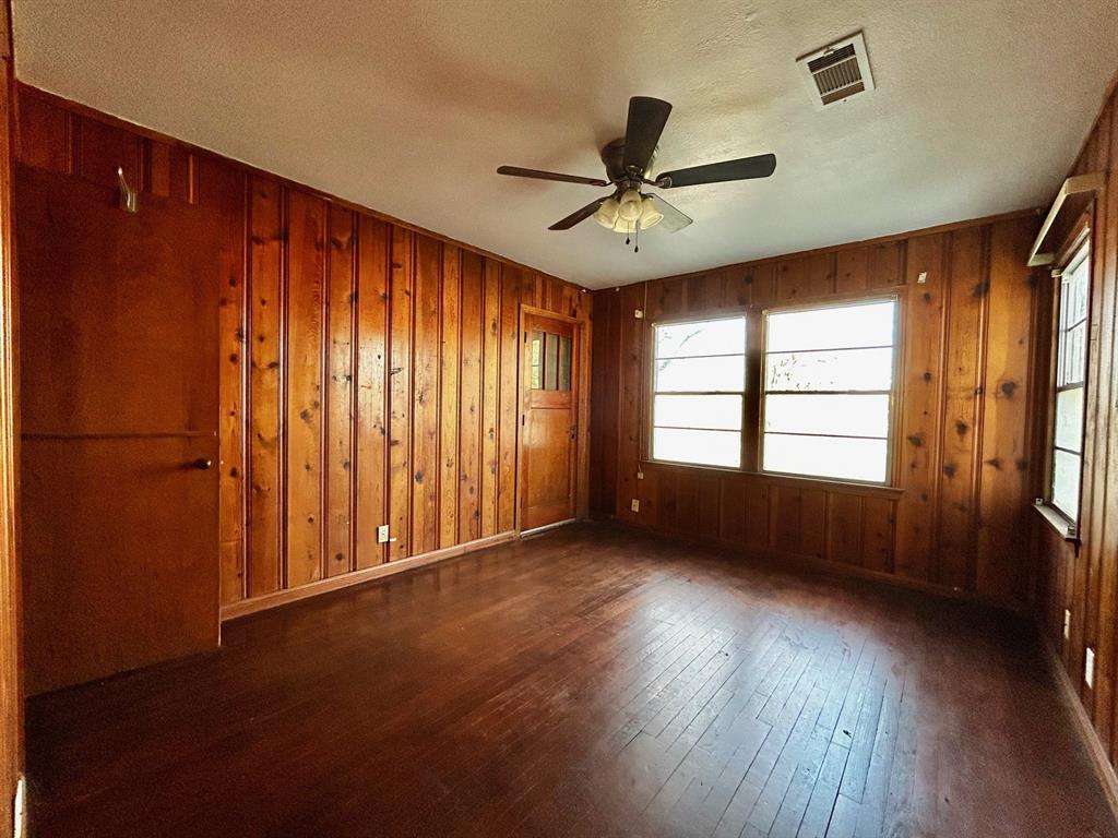 1943 N Avenue H, Freeport, Texas image 4