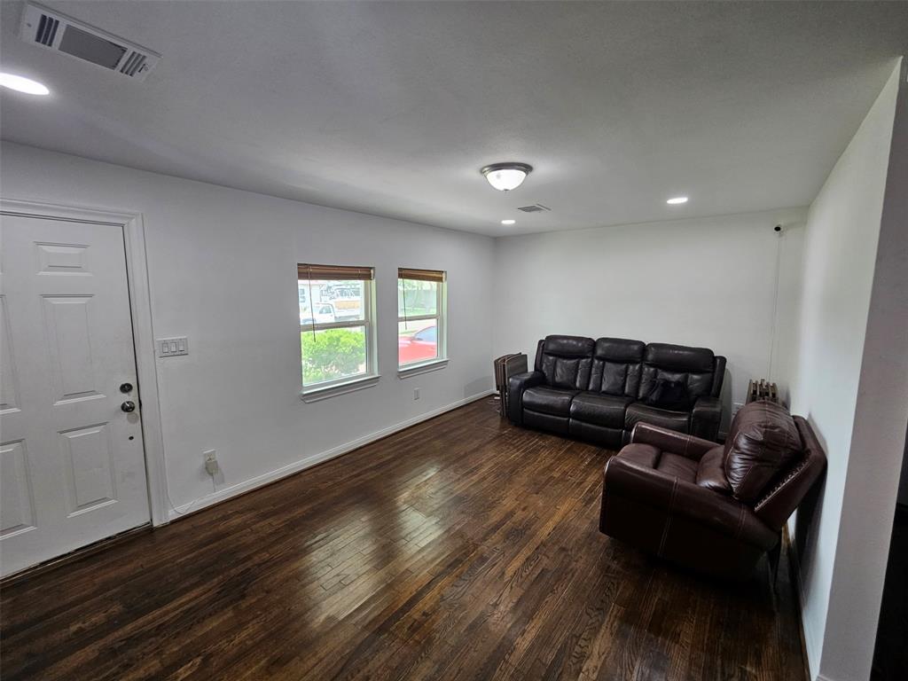 907 Whitaker Avenue