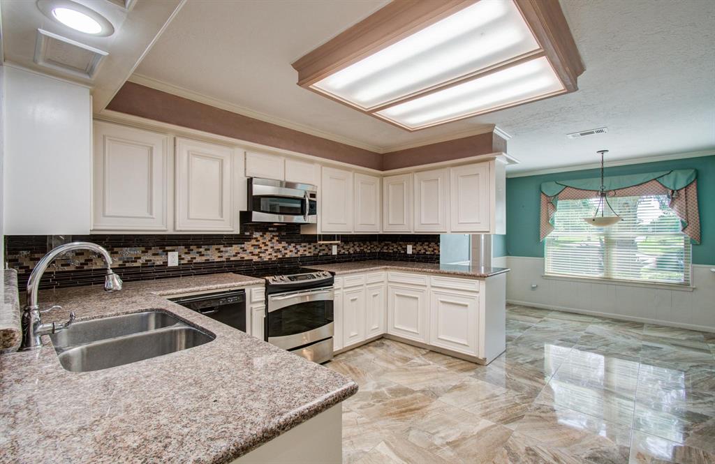 607 Misty Lane, Friendswood, Texas image 13