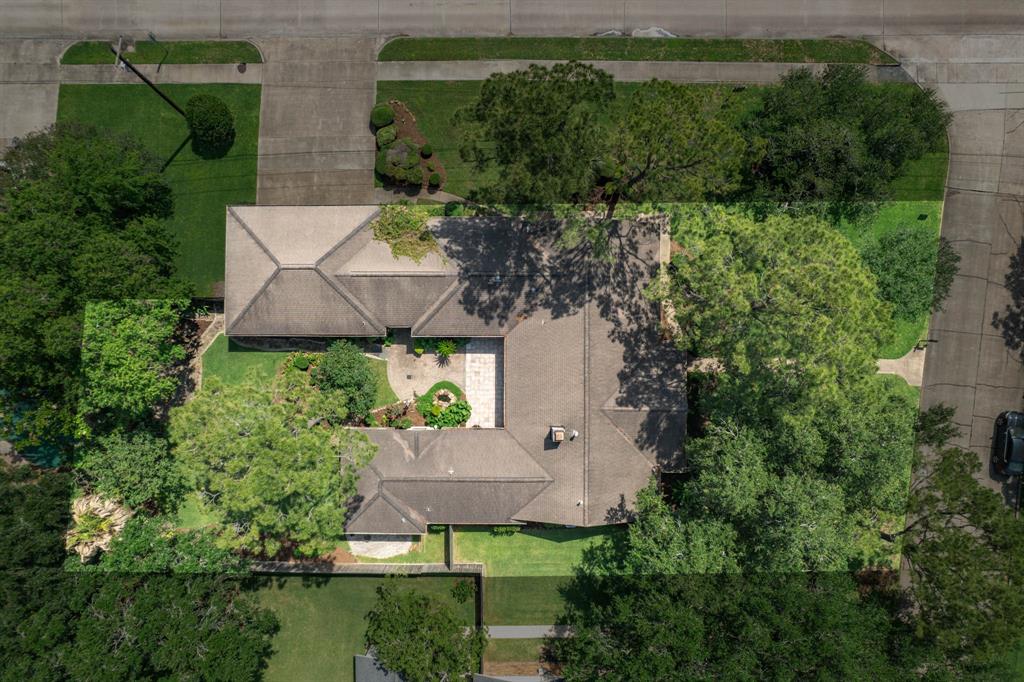 607 Misty Lane, Friendswood, Texas image 34
