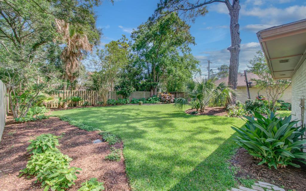 607 Misty Lane, Friendswood, Texas image 36