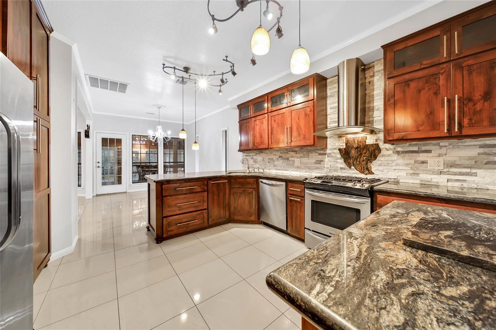 214 Evergreen Drive, Huntsville, Texas image 3
