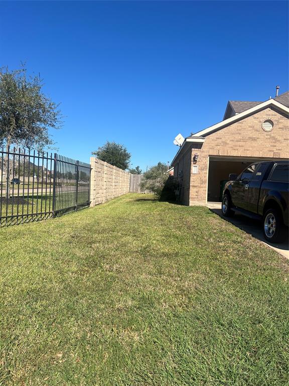 2803 Silver Bend Lane, Rosharon, Texas image 7