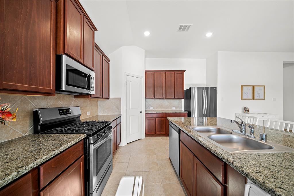155 Solana Point Drive, Katy, Texas image 13