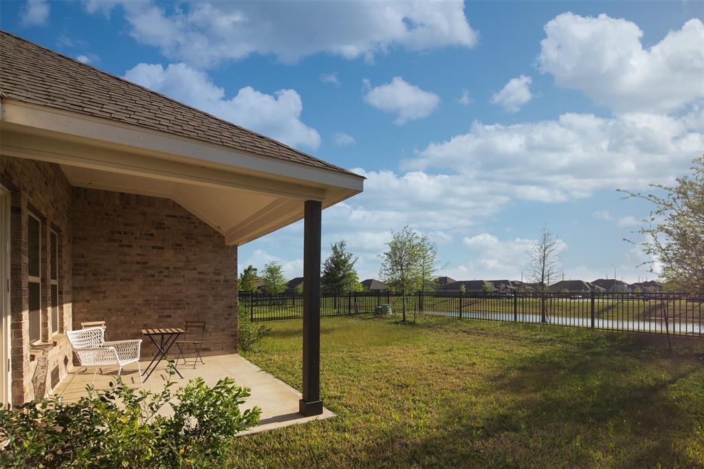 155 Solana Point Drive, Katy, Texas image 8