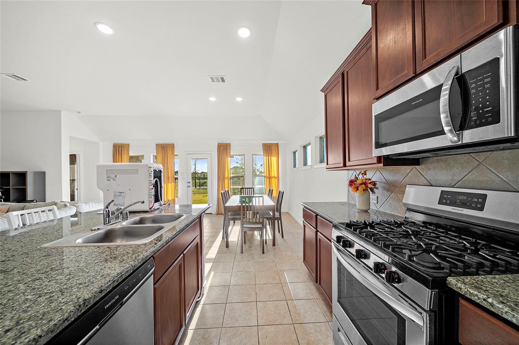 155 Solana Point Drive, Katy, Texas image 20