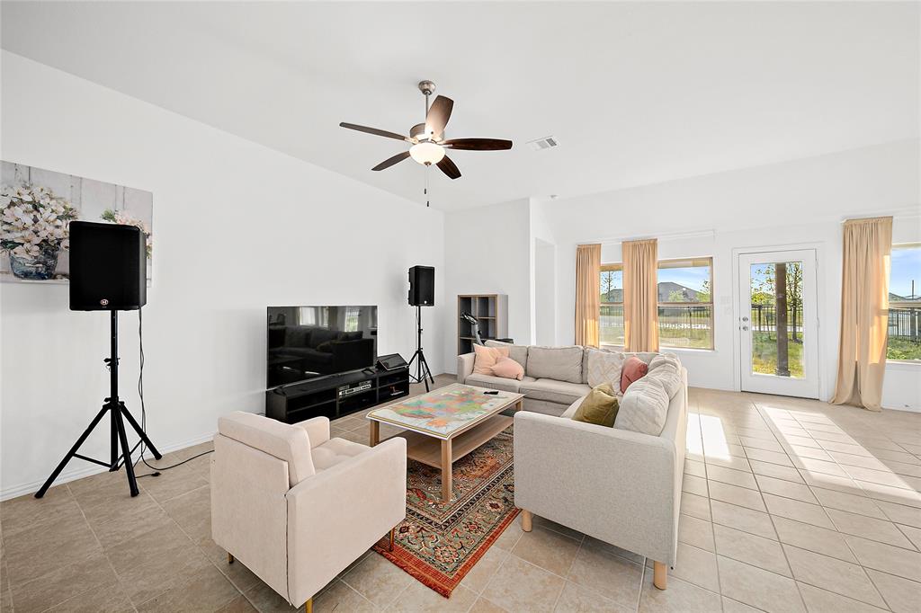 155 Solana Point Drive, Katy, Texas image 14