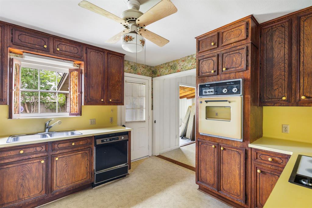4010 Ascot Lane, Houston, Texas image 11