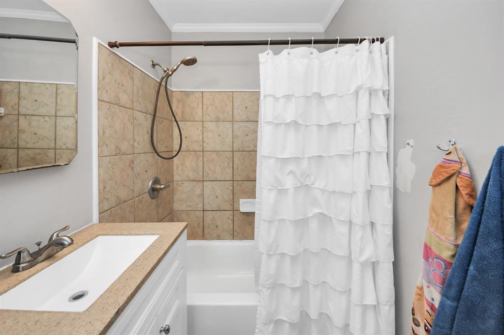 710 Dezso Drive, Alvin, Texas image 31