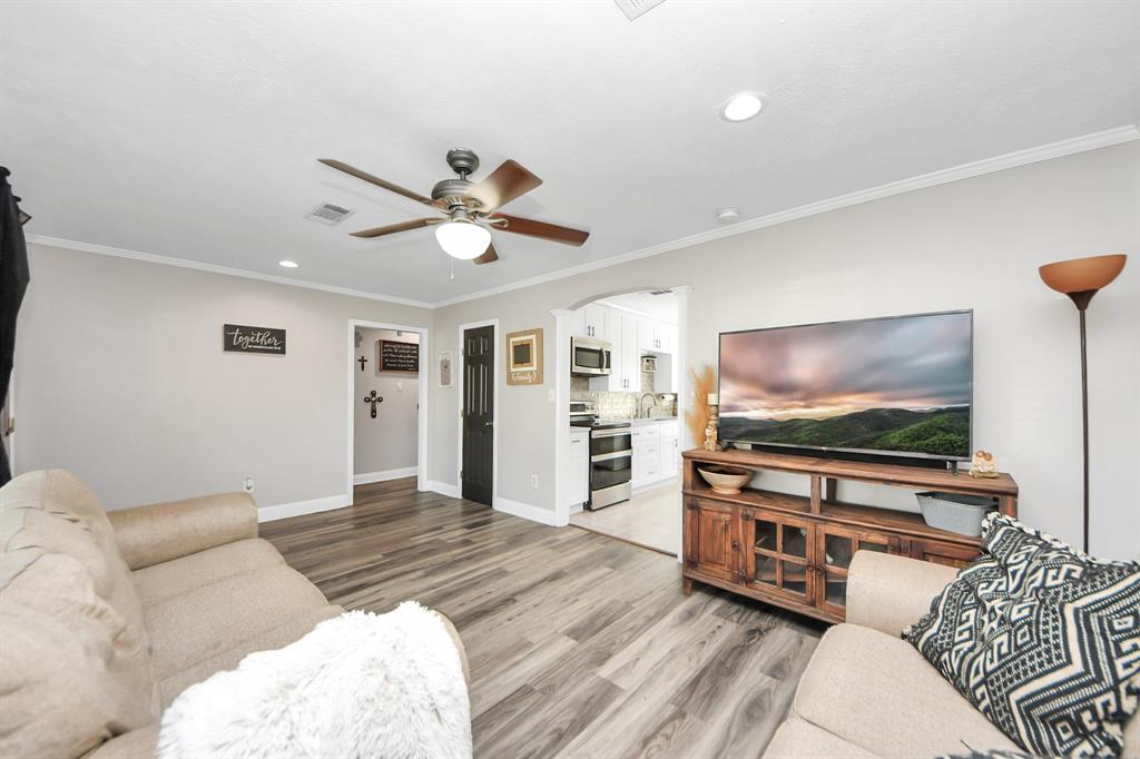 710 Dezso Drive, Alvin, Texas image 11