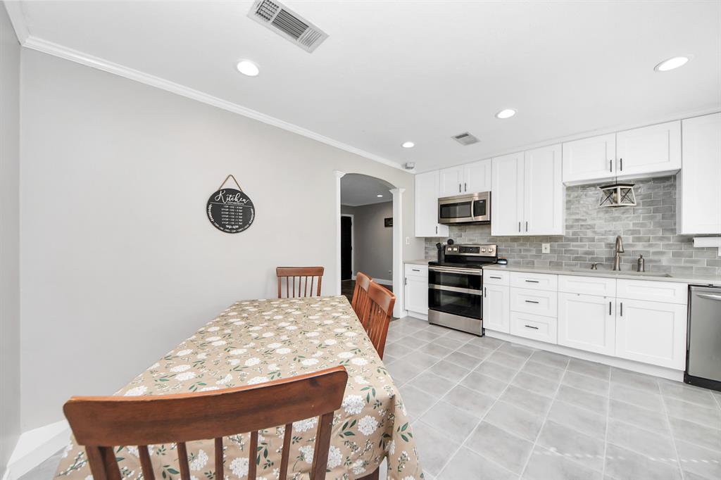 710 Dezso Drive, Alvin, Texas image 19