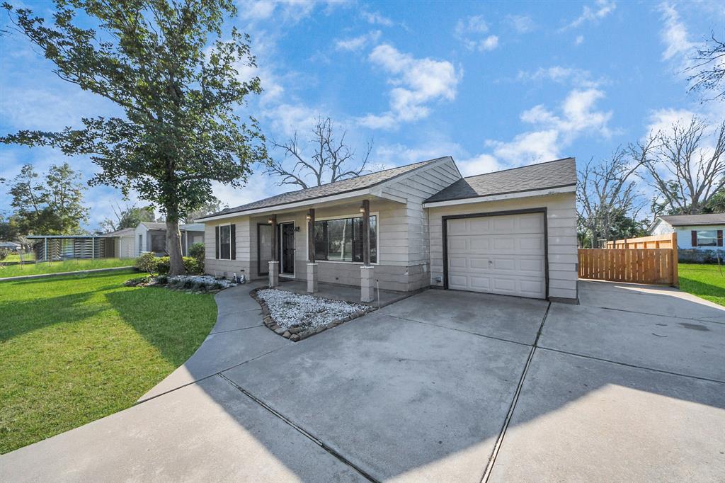 710 Dezso Drive, Alvin, Texas image 3