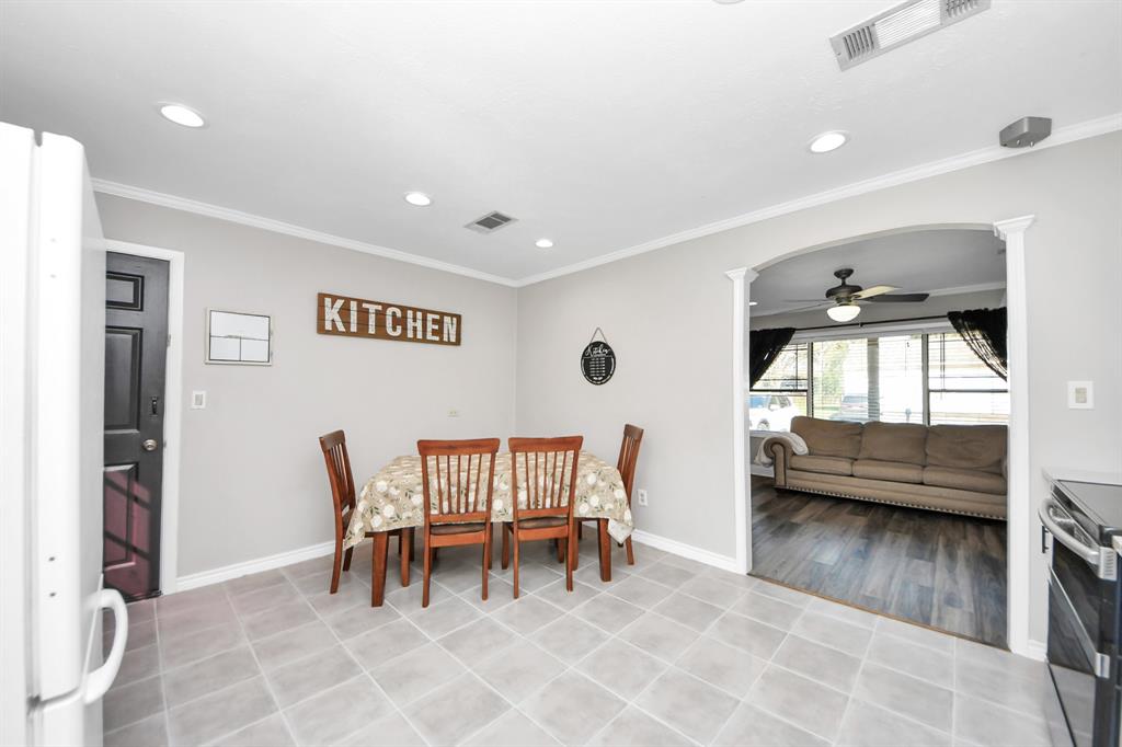 710 Dezso Drive, Alvin, Texas image 17