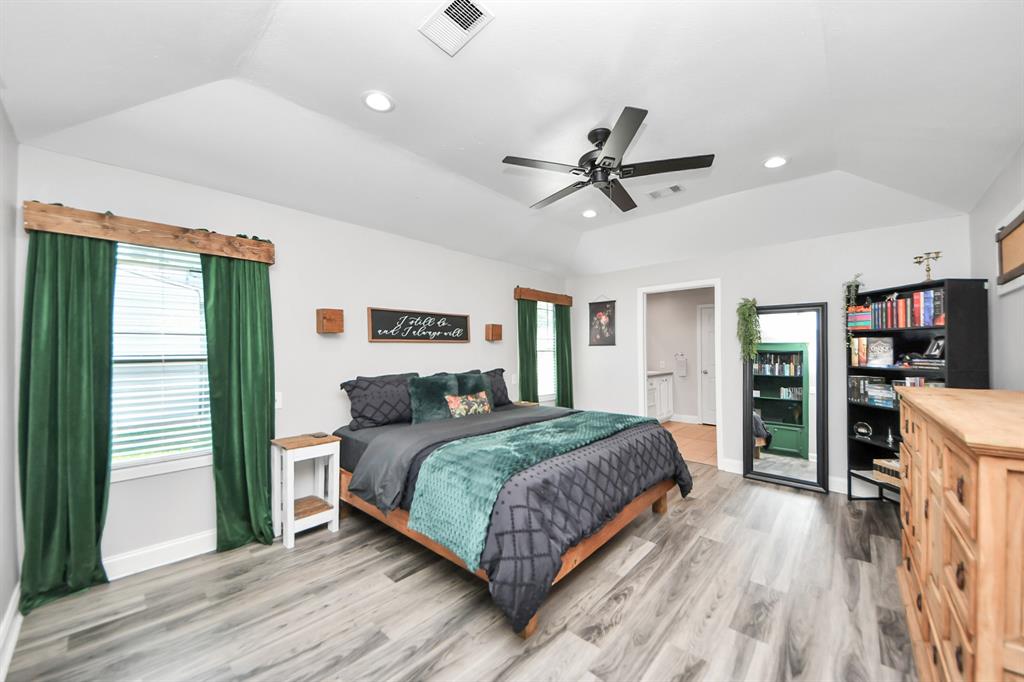 710 Dezso Drive, Alvin, Texas image 20