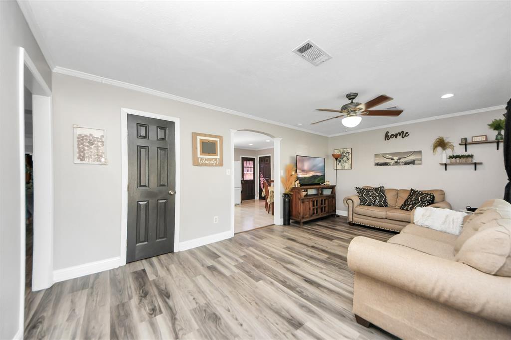 710 Dezso Drive, Alvin, Texas image 9