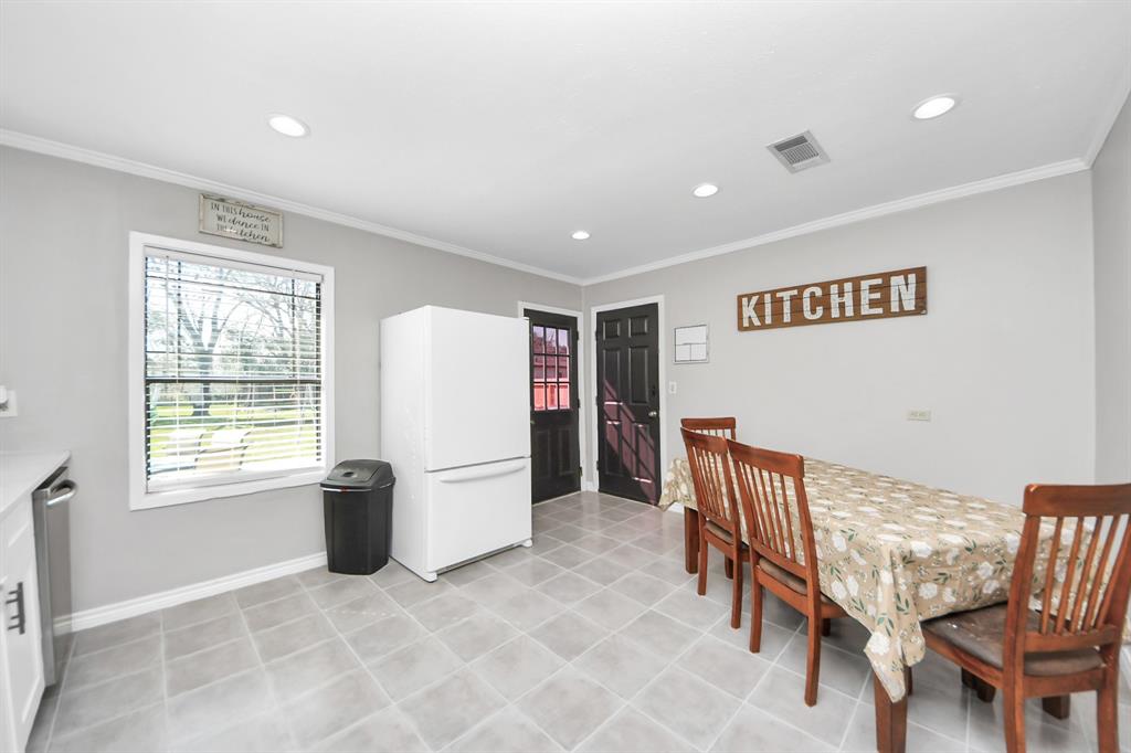 710 Dezso Drive, Alvin, Texas image 14