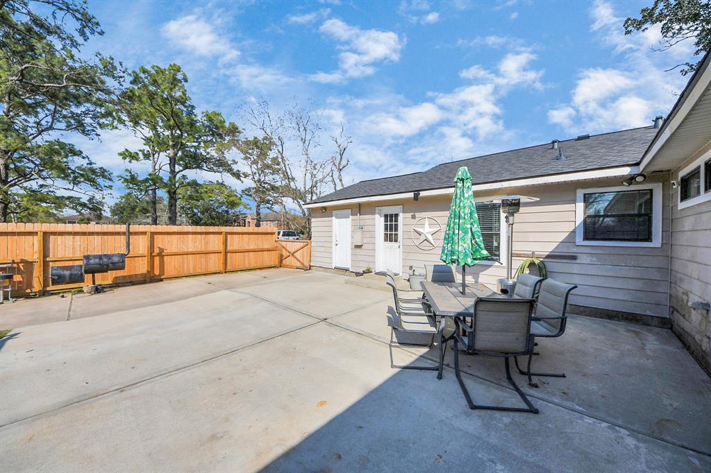 710 Dezso Drive, Alvin, Texas image 34