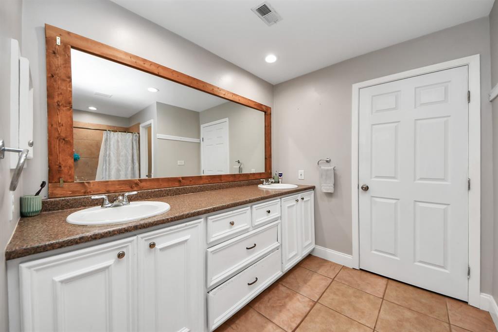 710 Dezso Drive, Alvin, Texas image 23