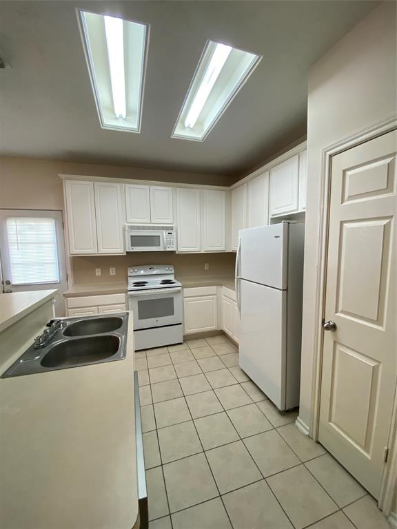 8925 Elm Drake Lane, Humble, Texas image 2