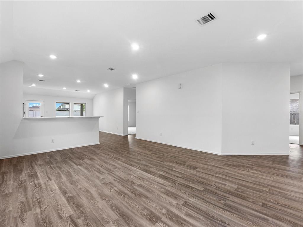 2011 Heather Ridge Way, Rosenberg, Texas image 4