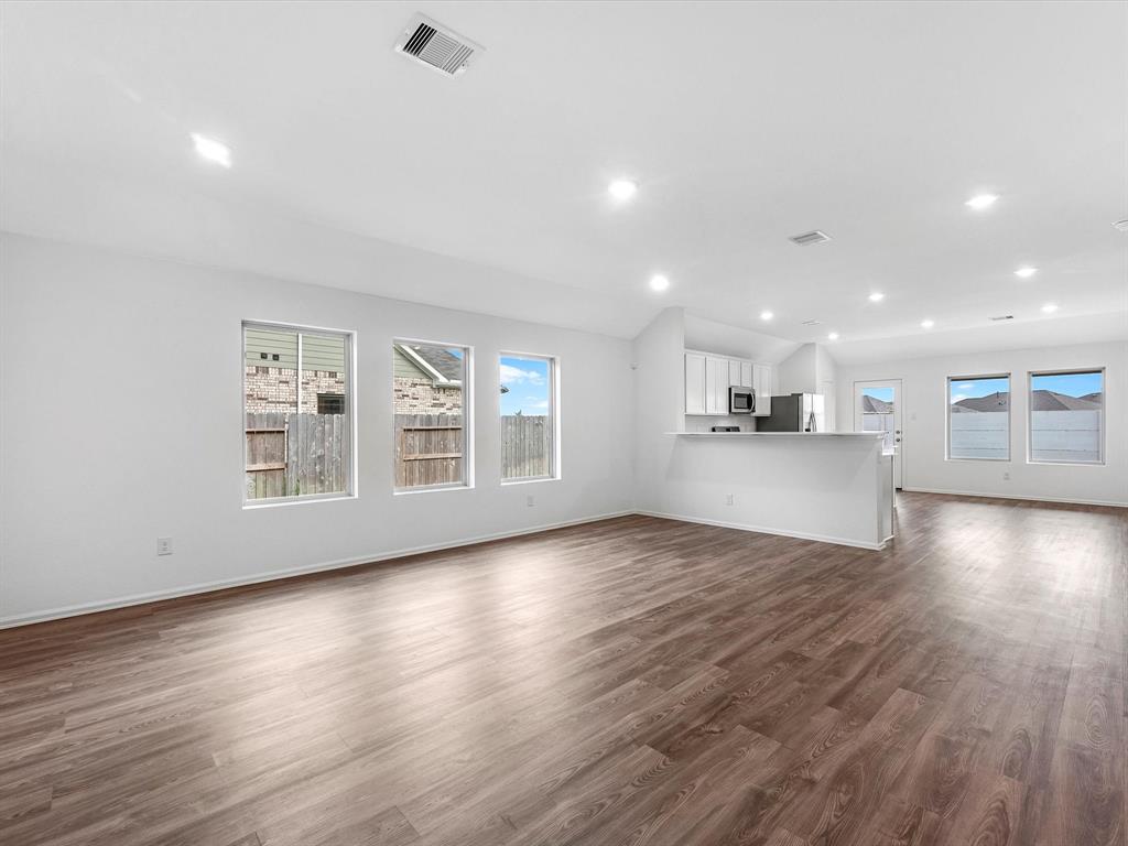 2011 Heather Ridge Way, Rosenberg, Texas image 3